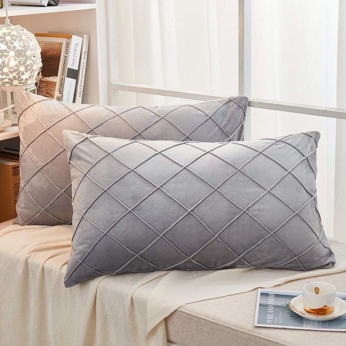 LUXURIOUS DIAMOND PINCH PLEATED CRYSTAL VELVET PILLOWCASES SOLID PINTUCK THROW CUSHION COVER FOR HOME DECOR HIDDEN ZIPPER CLOSURE (GRAY, 17'' X 27'' INCH)
