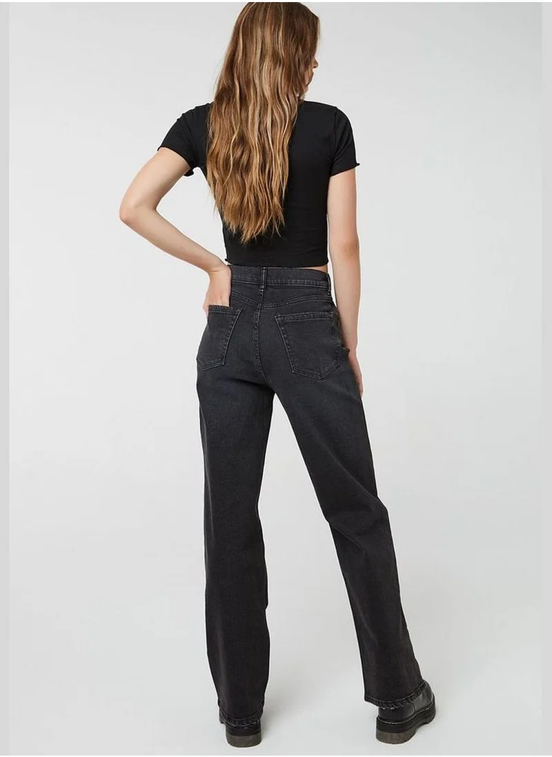 Ardene High-Rise Stretch Classic 90'S Straight Jeans