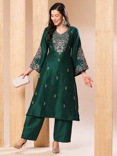 جلو باص Women Teal Green & Gold Toned Paisley Embroidered Regular Gotta Patti Kurta With Trousers