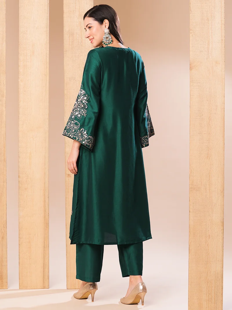 جلو باص Women Teal Green & Gold Toned Paisley Embroidered Regular Gotta Patti Kurta With Trousers