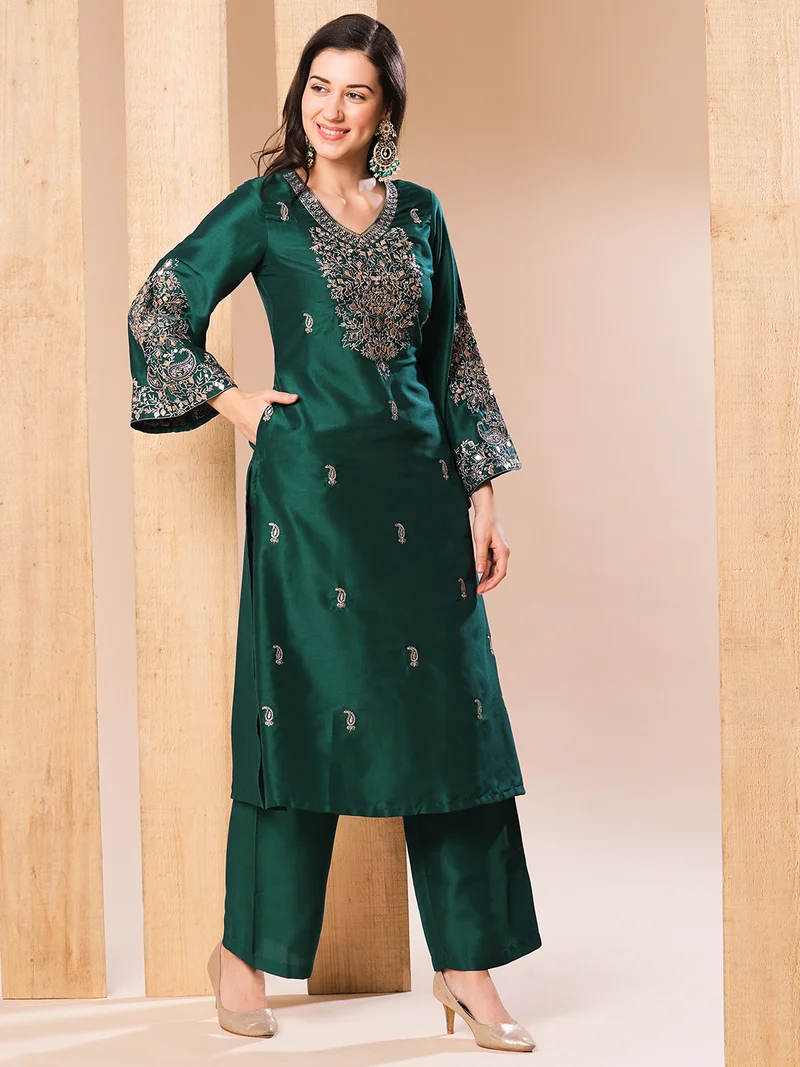 جلو باص Women Teal Green & Gold Toned Paisley Embroidered Regular Gotta Patti Kurta With Trousers