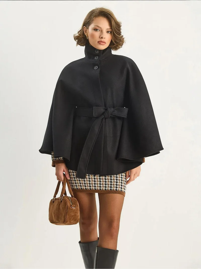 بيانكو لوتشي معطف بونشو من لوكسي مع إغلاق برباط