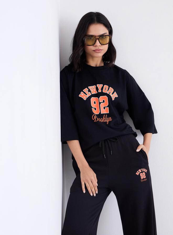 ستايلي طقم منسق من بنطال جوغر وتيشيرت فضفاض - Image 1