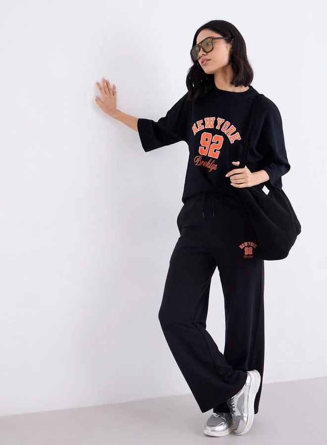 ستايلي طقم منسق من بنطال جوغر وتيشيرت فضفاض