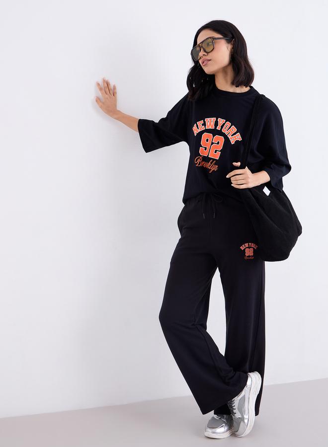 ستايلي طقم منسق من بنطال جوغر وتيشيرت فضفاض - Image 2