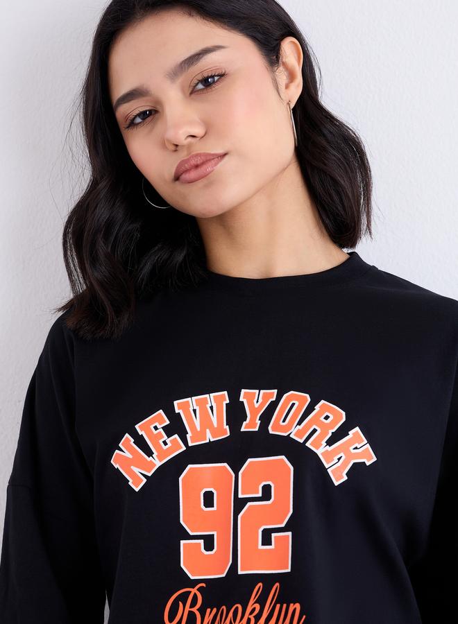 ستايلي طقم منسق من بنطال جوغر وتيشيرت فضفاض - Image 4