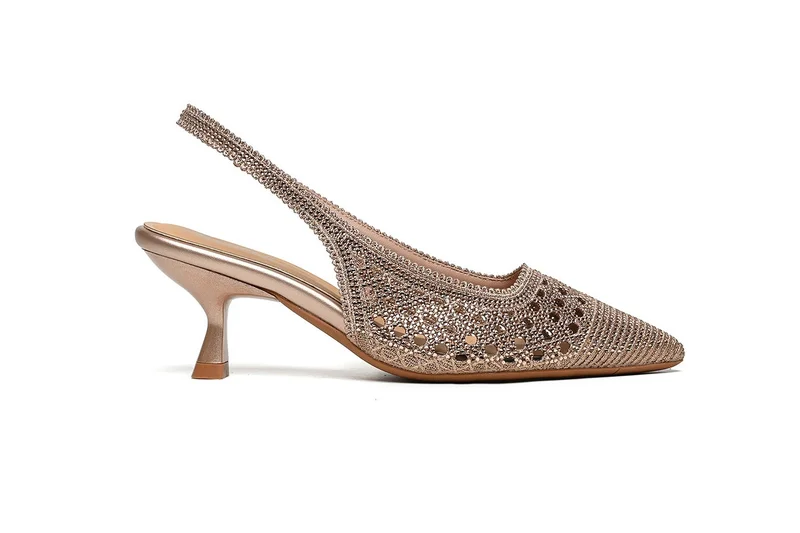 Pointed-toe mid heeled slingback shoe lace-like design