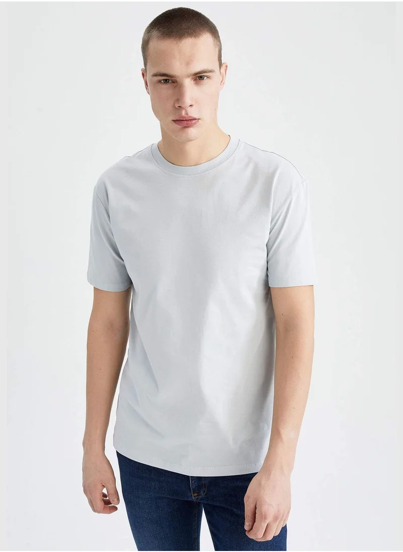 ديفاكتو Regular Fit Crew Neck Short Sleeve Basic T-Shirt