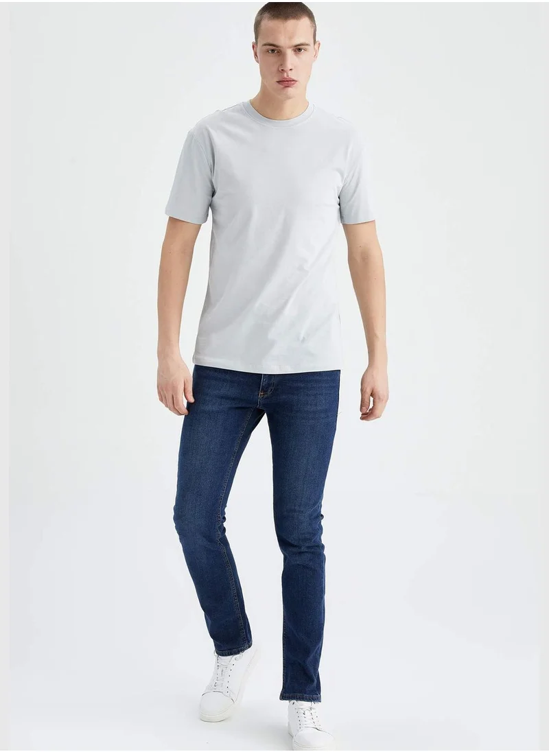 ديفاكتو Regular Fit Crew Neck Short Sleeve Basic T-Shirt