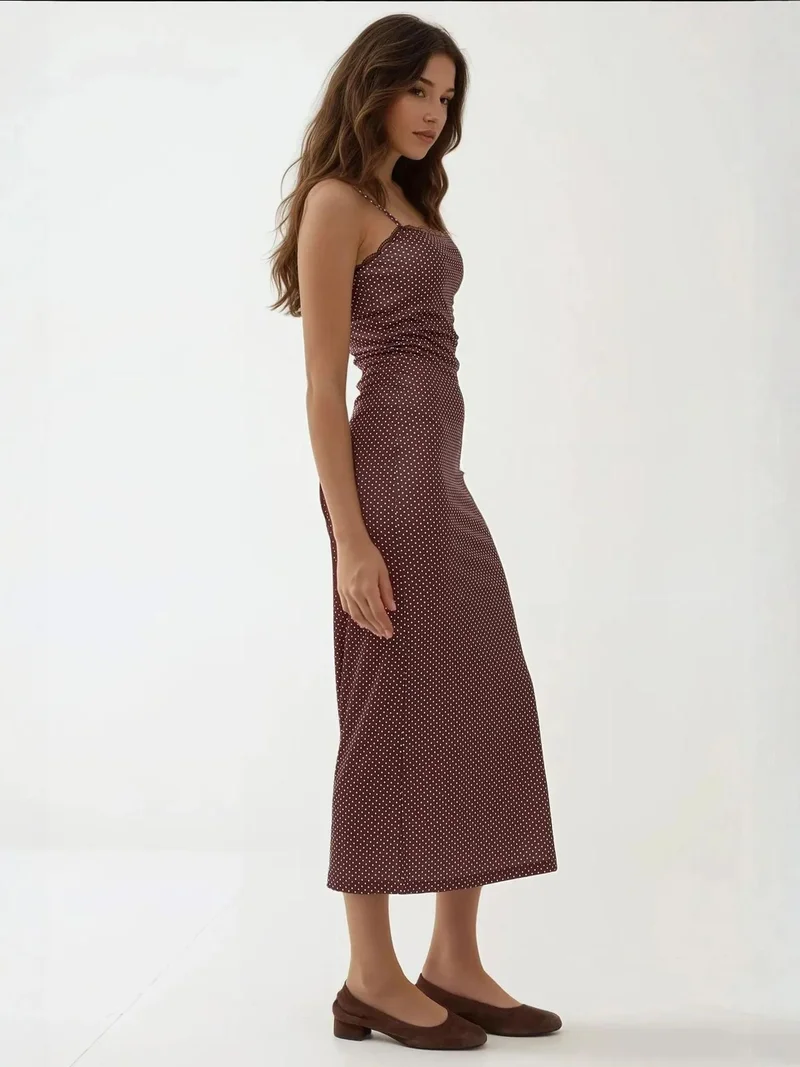 زوبعة فستان ماكسي بياقة مربعة وطبعة وتفاصيل دانتيل