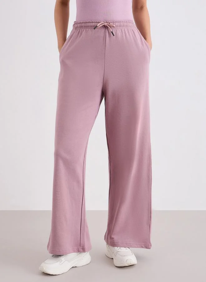 ستايلي جوغر سادة بأرجل واسعة مع أربطة