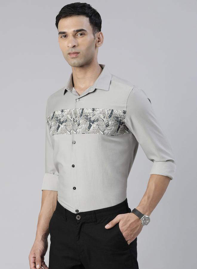 بوشيرت قميص رمادي بطبعة لوحات رمادية - Image 2