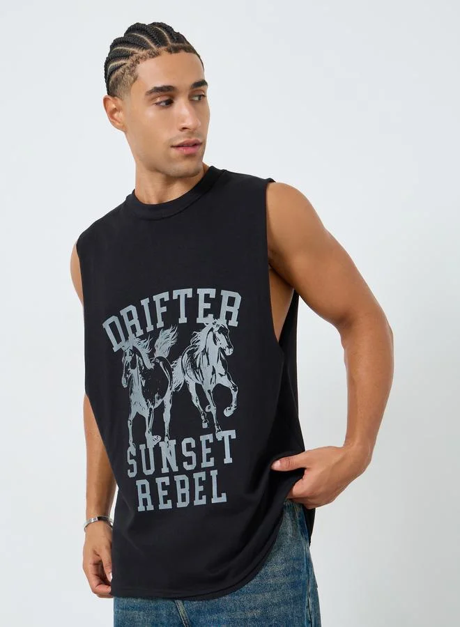 ستايلي تيشيرت بلا أكمام بطبعة جرافيك للرجال