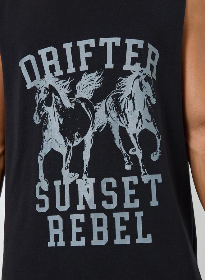 ستايلي تيشيرت بلا أكمام بطبعة جرافيك للرجال - Image 2