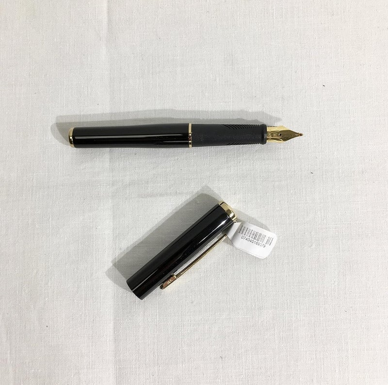 Sheaffer Agio Compact Fountain Pen Medium Nib with Cartridges Black Lacquer Finish with 22K Gold Plate Trim SH90020 - Image 4