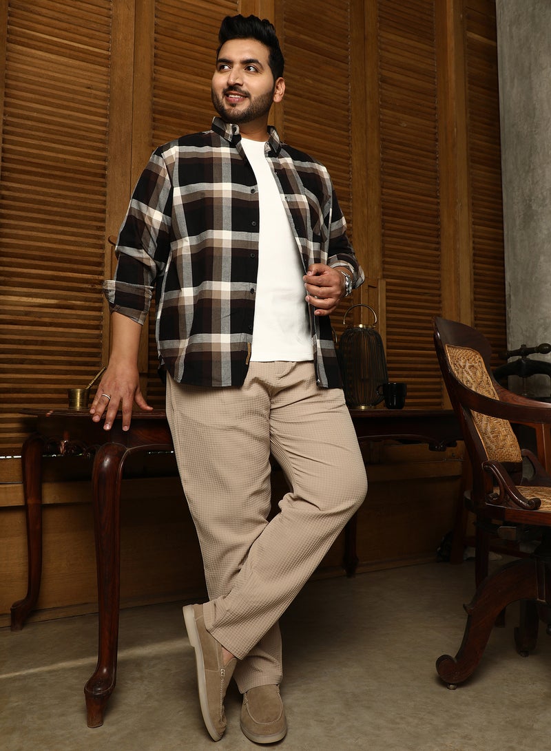 انستافاب بلس قميص رجالي مقاس بلس بنقشة مربعات بكسل باللونين الأسود والبيج - Image 5