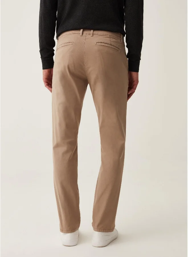 او في اس Solid colour stretch chino trousers