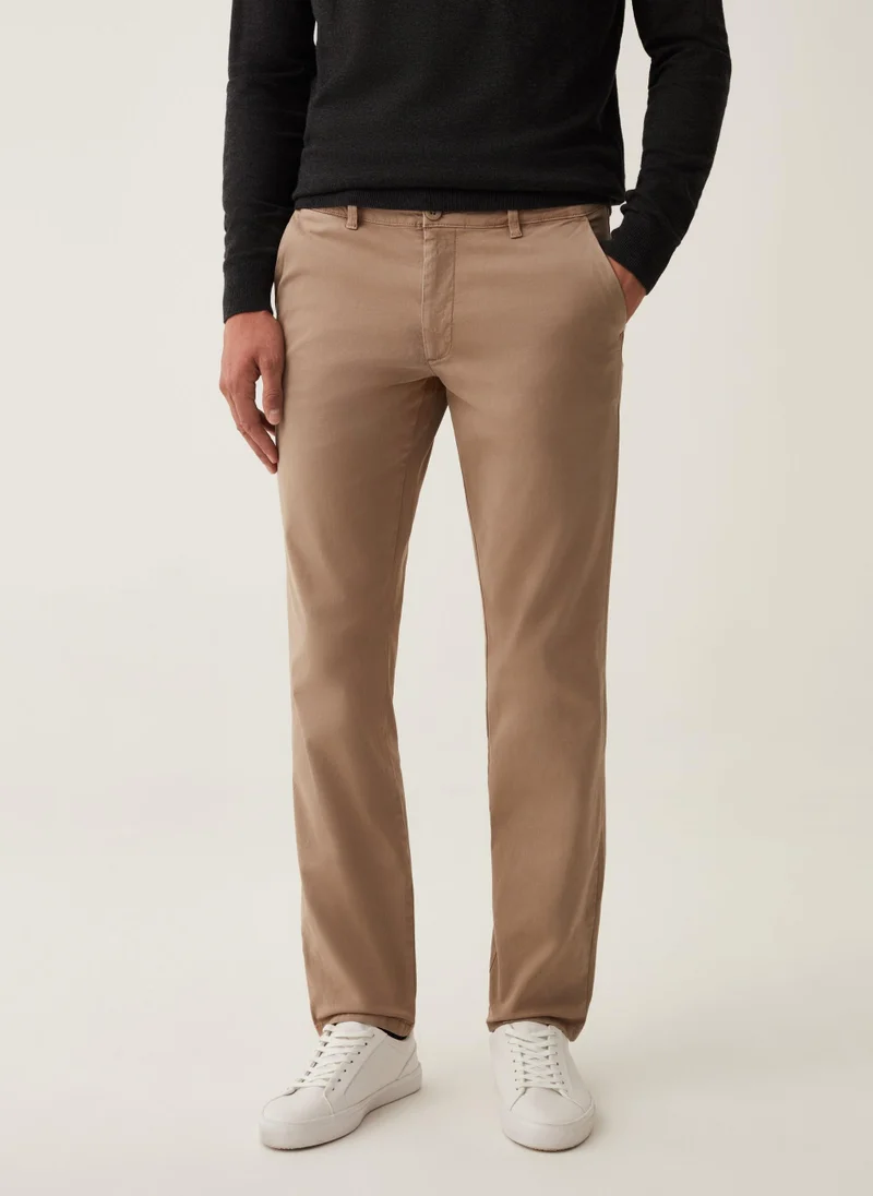 او في اس Solid colour stretch chino trousers