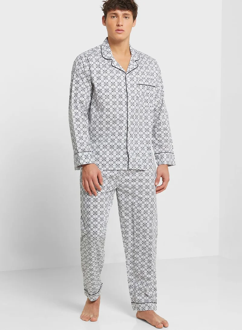 روبرت وود طقم بيجاما بطبعات هندسية