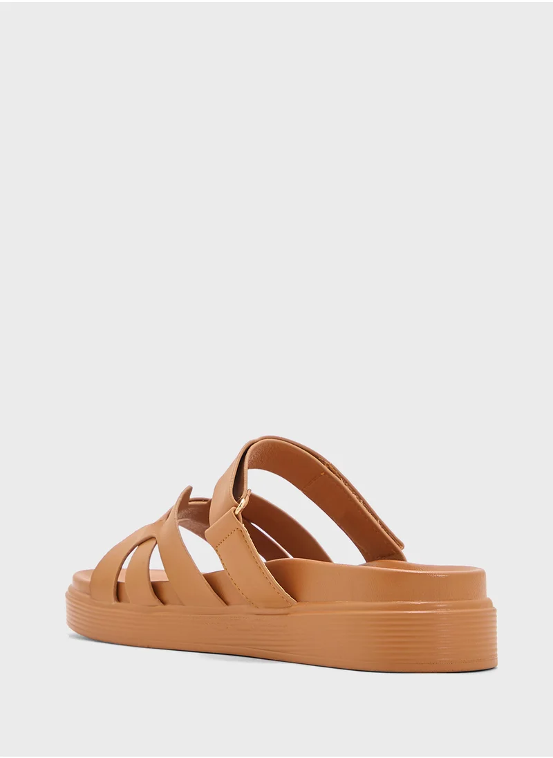 كلاوس Chunky Flat Sandal