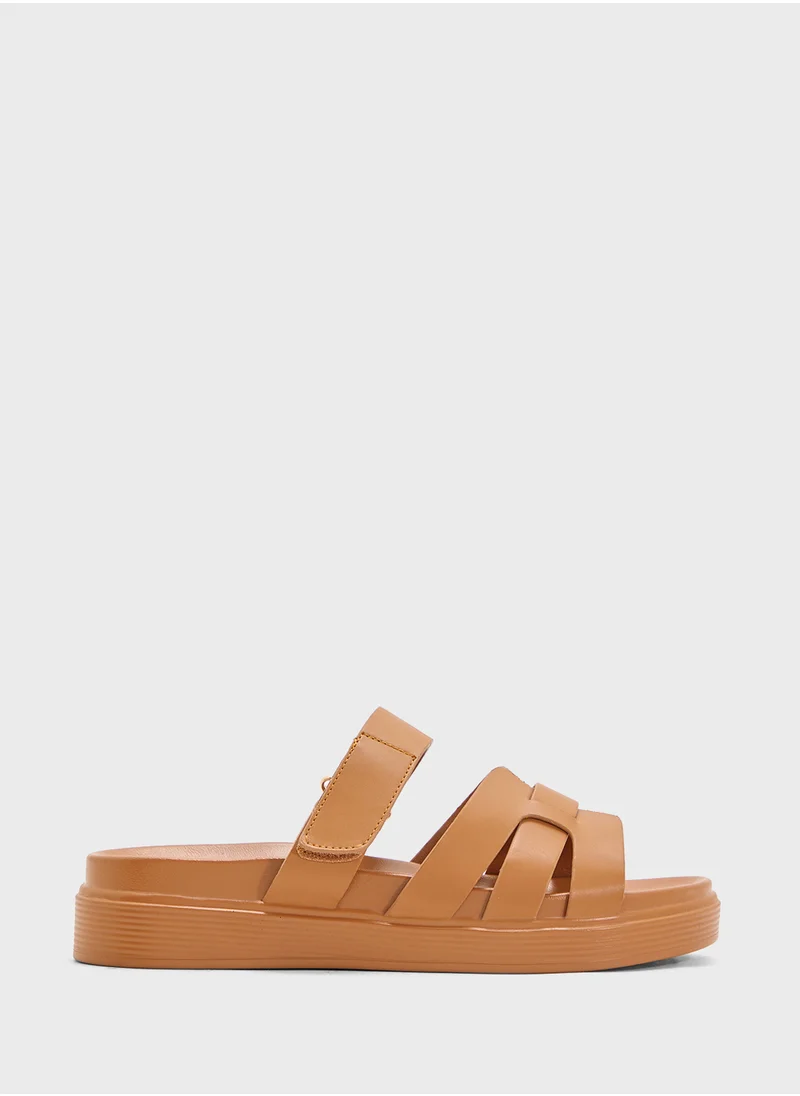 كلاوس Chunky Flat Sandal