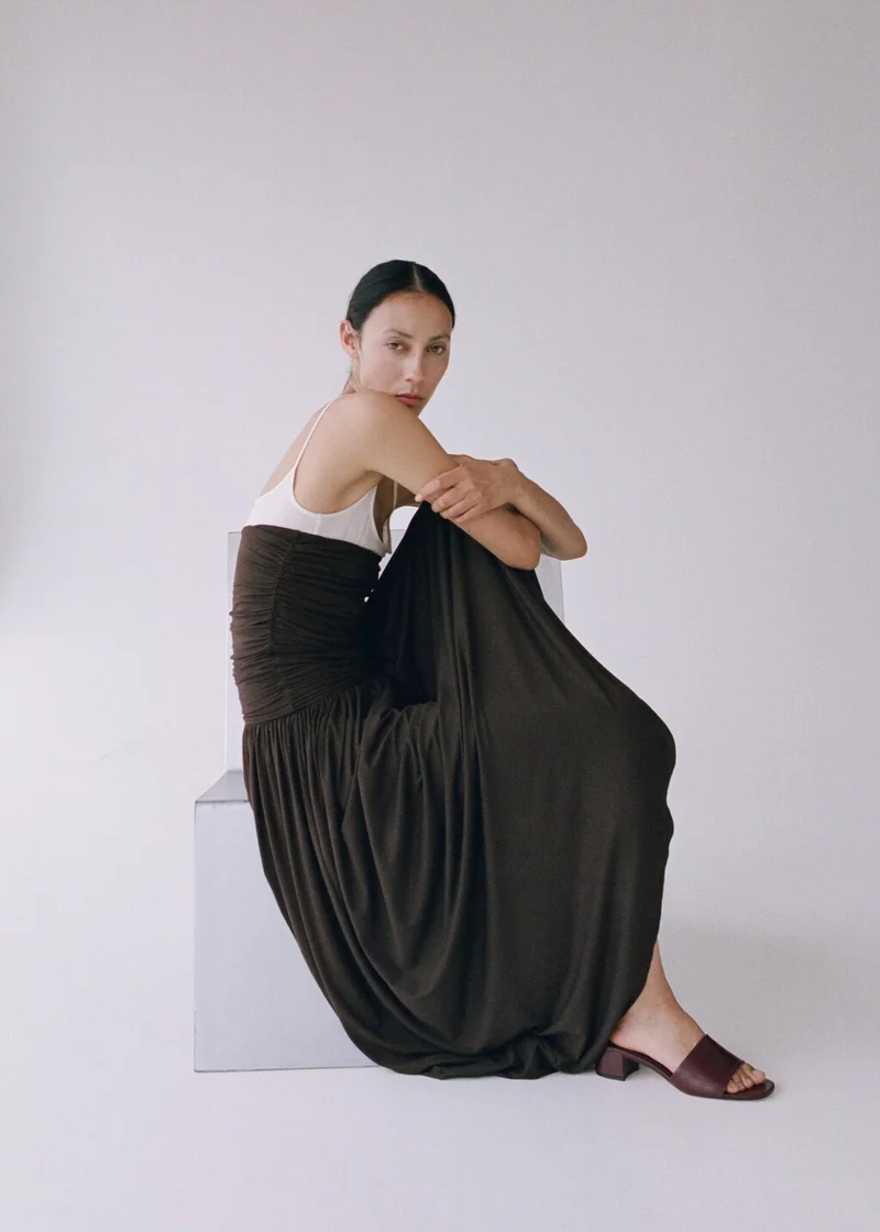 مانجو صنادل بكعب مربع مع حزام