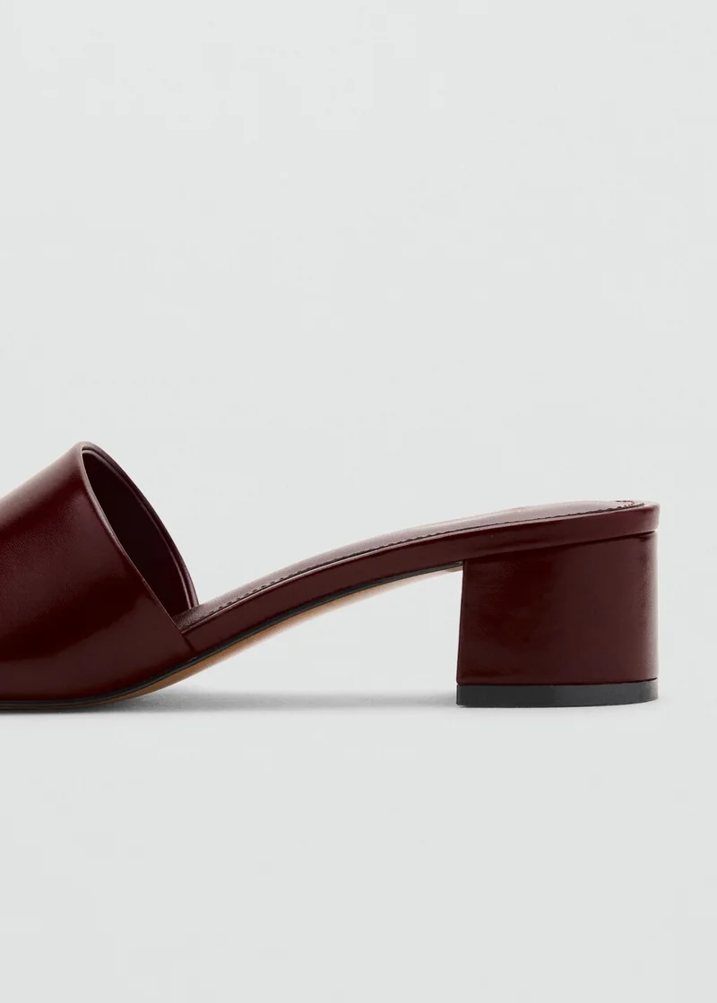 مانجو صنادل بكعب مربع مع حزام