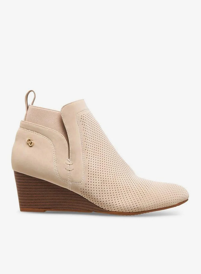 سيليست بوت نسائي بكعب إسفين مثقوب للكاحل