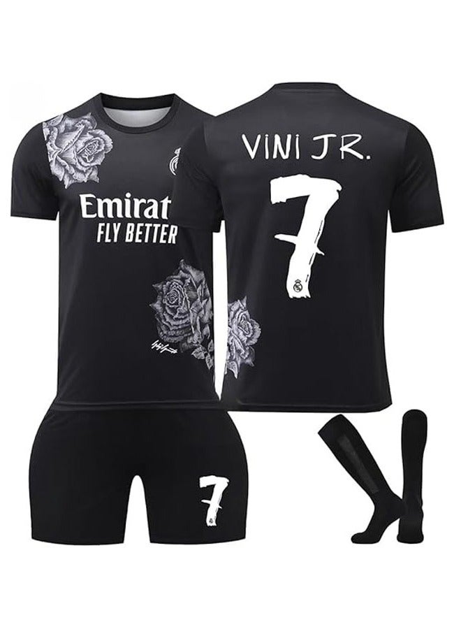 عام 24-25 القميص التذكاري بالطبعة الخاصة لفريق ريال مدريد بالتعاون مع فيني جونيور #7، مجموعة هدايا تتضمن القميص والشورت والجوارب بمقاس المراهقين والكبار. - Image 1
