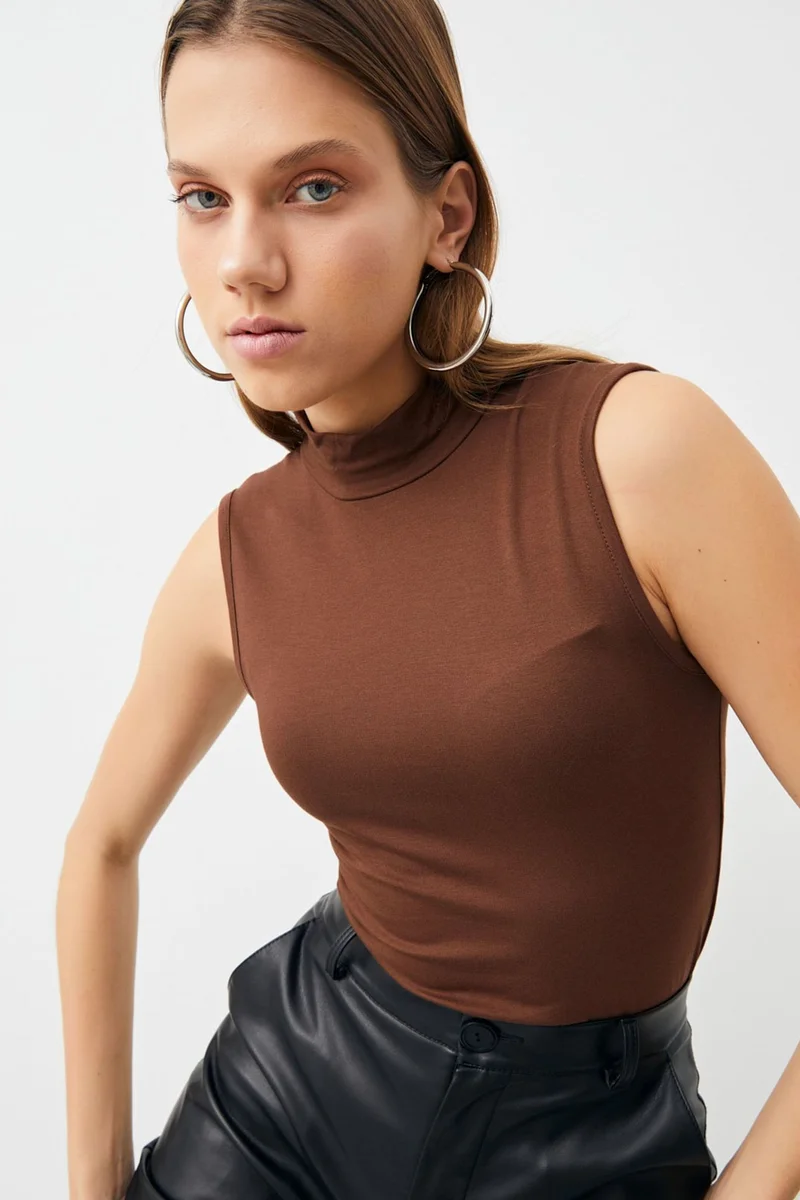 Bipantolon BIPANTOLON Women's Sleeveless Half Turtleneck Blouse