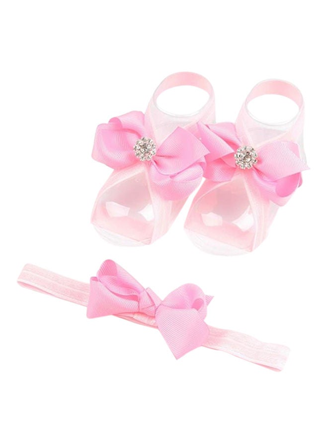 طقم مكون من صندل قدمين حافيتين وربطة رأس وردي