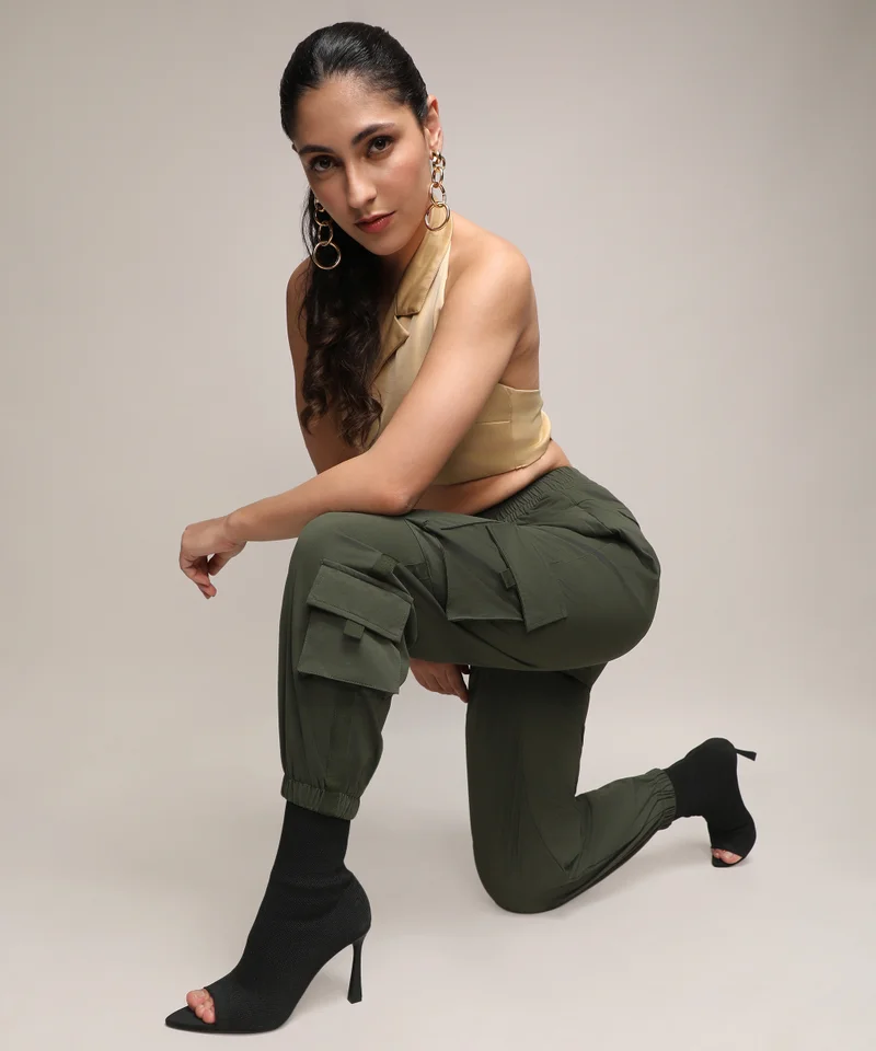 Campus Sutra Women's Forest Green Cuffed Hem Cargo Trousers