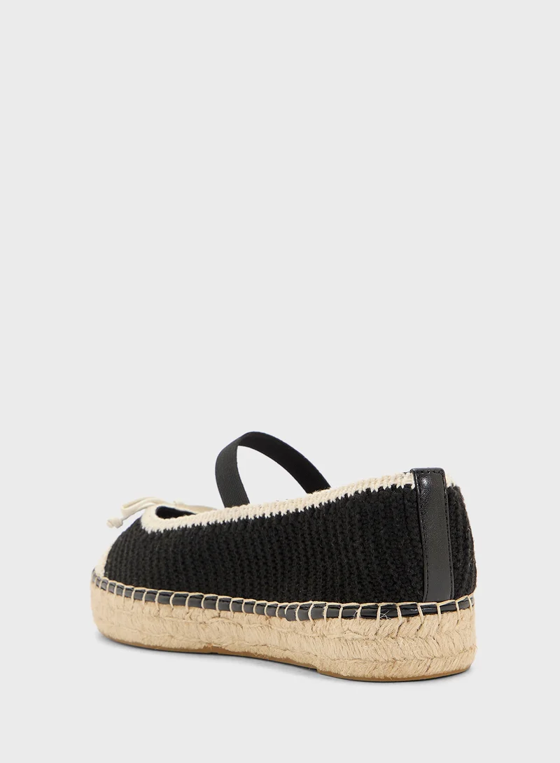 جس Bow Detailed Strappy Ballerinas