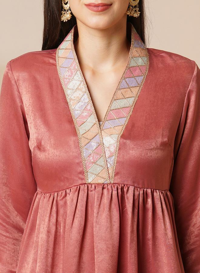 جلو باص جلوبس سنيكرز مزين بالترتر والدانتيل مع بنطلون قطني ودوتي - Image 4