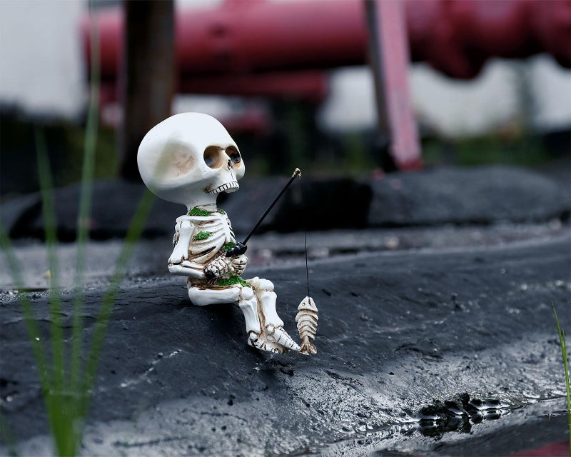 DS.DISTINCTIVE STYLE DS. DISTINCTIVE STYLE Style Fishing Skeleton Statue 4.5 Inch Mini Skull Figurines Halloween Gothic Decor Resin Cute Skull Fisher Sculpture for Outdoor Garden Pond Fountain Poolside - Image 5