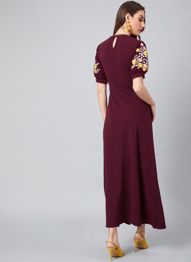 Athena فستان ماكسي مطرز باللونين الماروني والأصفر للنساء - Image 4