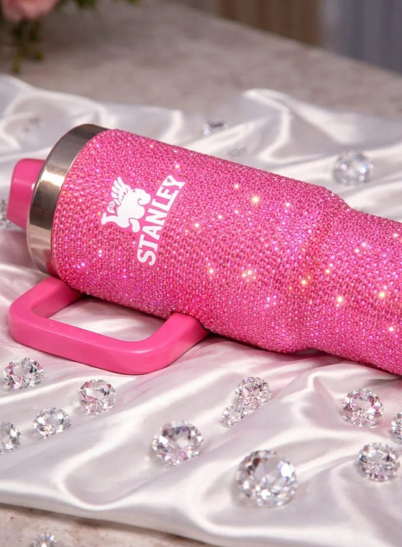 ستانلي كوب كوينشر H2.0 فلوستيت مرصع بالسترس الفوشيا اللامع الاصلي من ستانلي مختوم ، معزول بتفريغ الهواء فولاذ مقاوم للصدأ مع غطاء وشفاطة للمياه أو الشاي المثلج القهوة وعصير السموذي وما إلى ذلك 1.18 لتر - Image 1