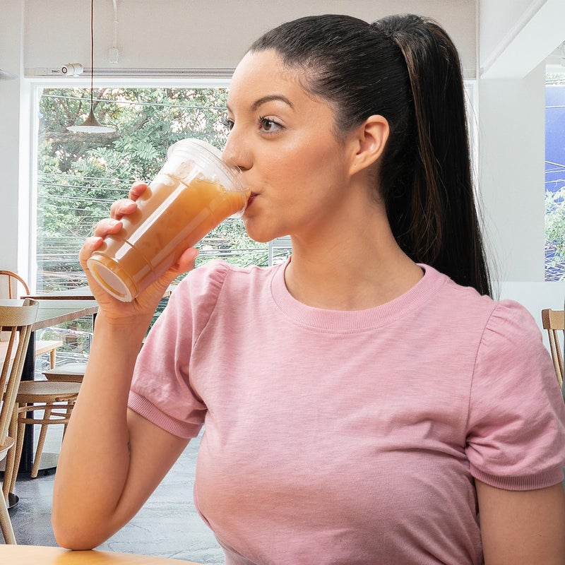Green Direct 24 oz. Disposable Plastic Clear Cups with Strawless Sip Lids for Iced Coffee 50 - Image 1