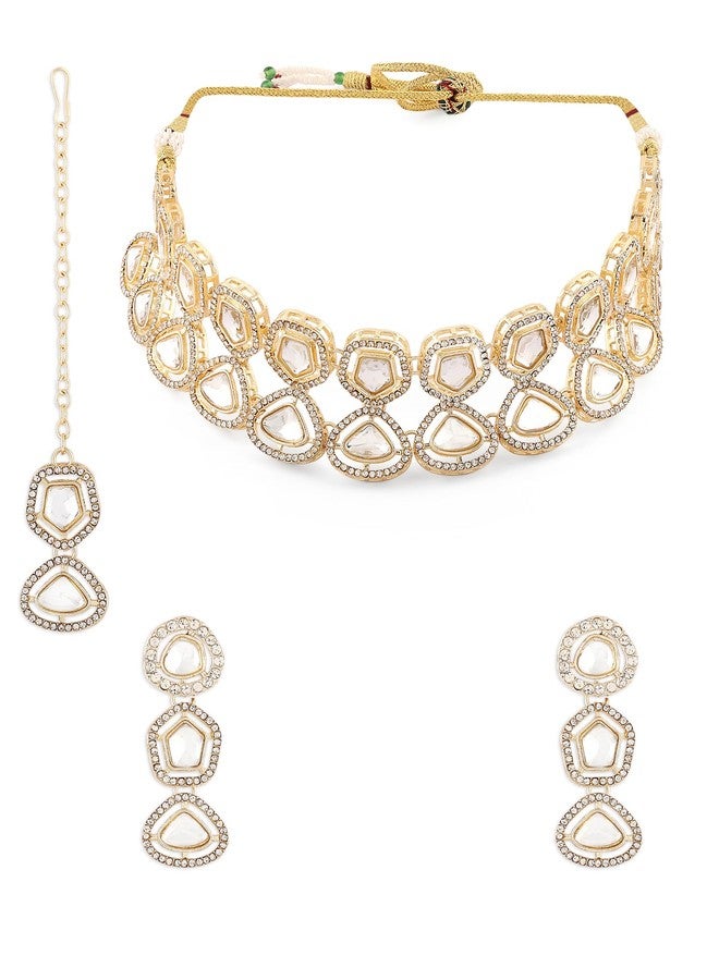 Zaveri Pearls طقم عقد تشوكر وأقراط ومانغ تيكا من زافيري بيرلز، مطلي بالذهب، مرصع بألماس نمساوي لامع وأحجار صناعية - ZPFK17102 - Image 1