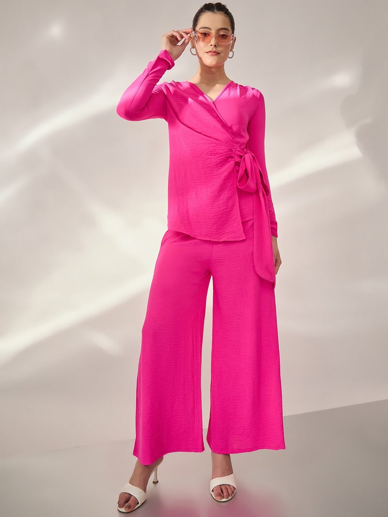 بانيت طقم متناسق (Co-ord Set) بلوزة لفّ (Wrap Top) وردية برقبة على شكل V مع بنطلون - Image 5
