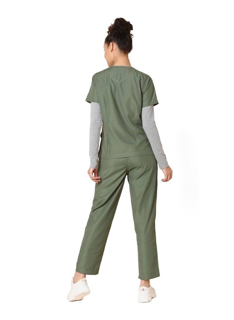 KNYA بدلة كنيّا الكلاسيكية للنساء بخمسة جيوب | رقبة على شكل V | قمة وقاع مرن ومريح | جيوب سهلة الوصول | زي للأطباء (XXL، زيتوني) - Image 2