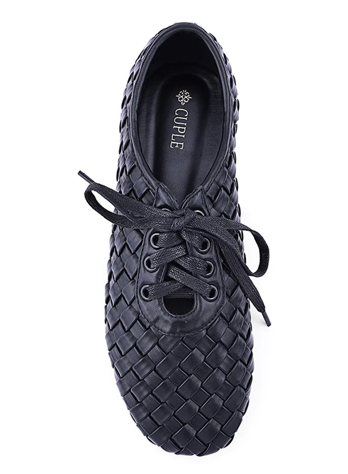 Cuple Comfortable flat shoes made for daily style.