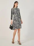 ستايلي navy and cream animal print