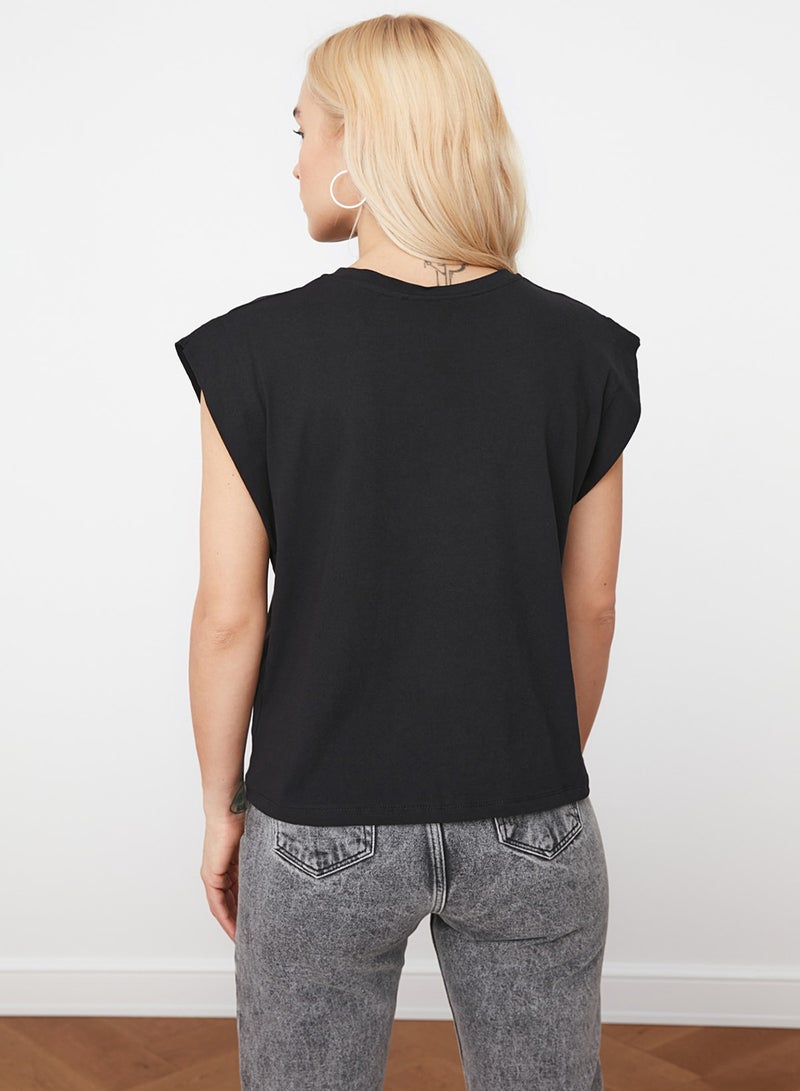 trendyol Black Wadding Look Basic Crew Neck Knitted T-Shirt - Image 5