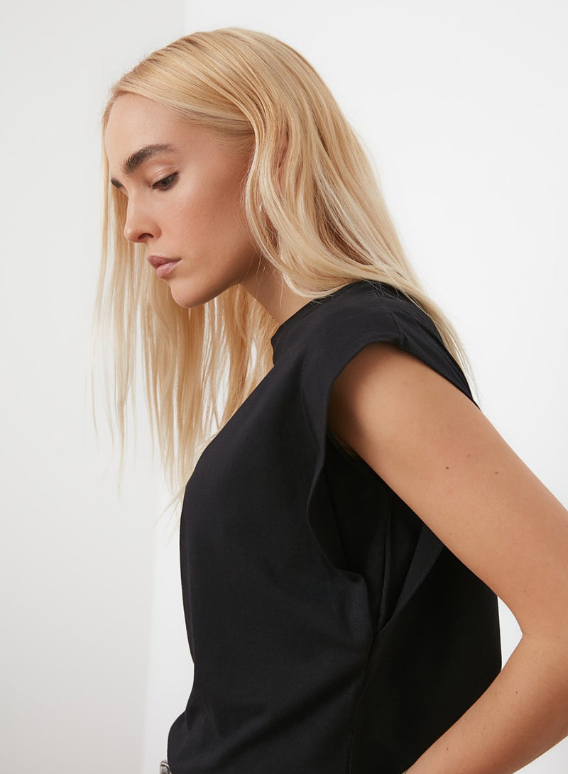 trendyol Black Wadding Look Basic Crew Neck Knitted T-Shirt - Image 3
