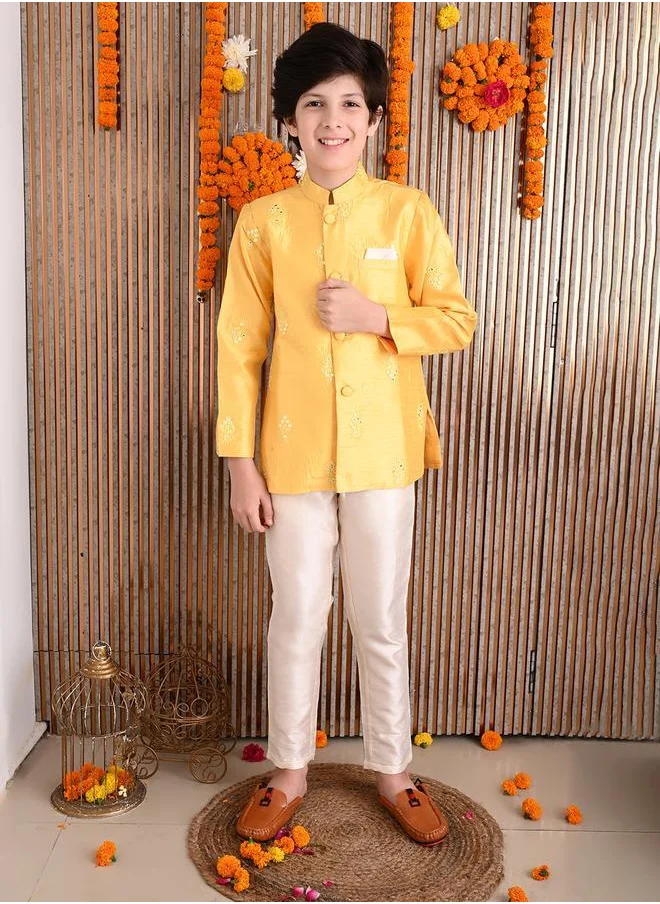 ليلك Emroidered Kurta with Pyjama Set
