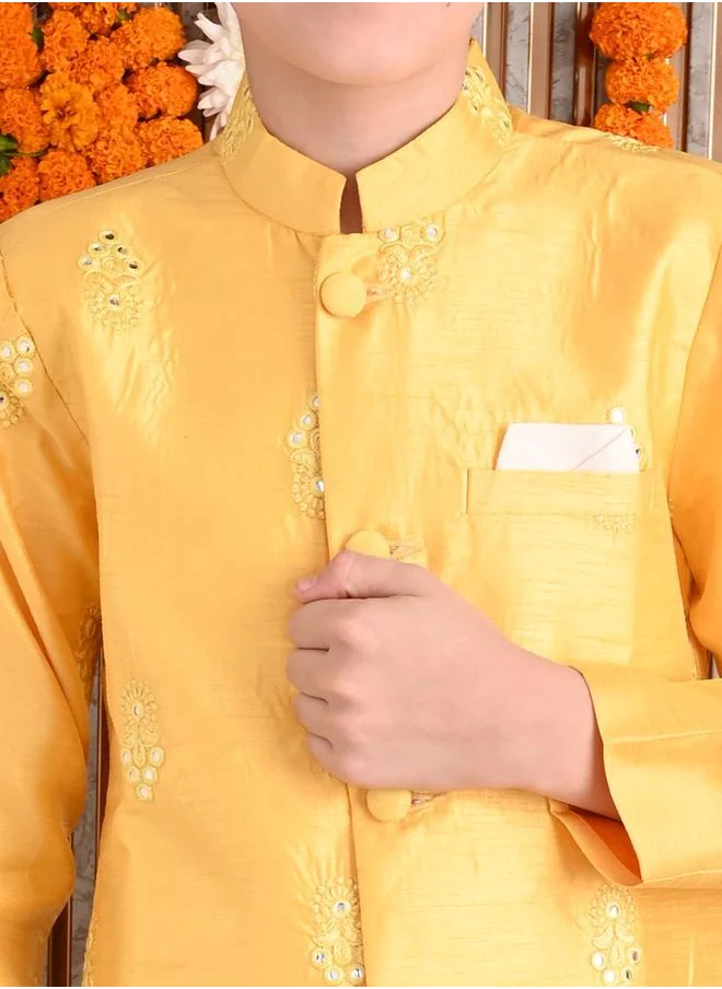 ليلك Emroidered Kurta with Pyjama Set