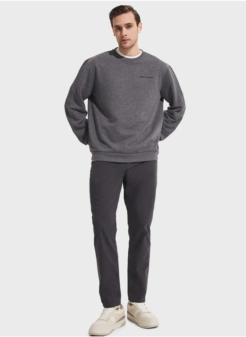 JUNE Essentail Crew Neck Sweatshirt