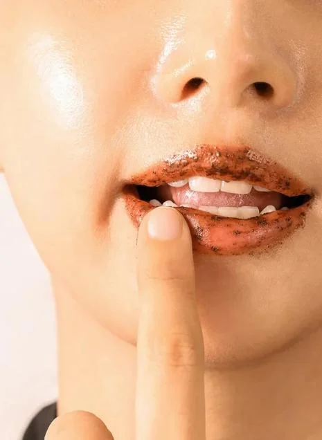 ذا كوكوون أورجنال فيتنام مجموعة مرطب ومقشر شفاه نباتي ٥ جرام لكل منهما