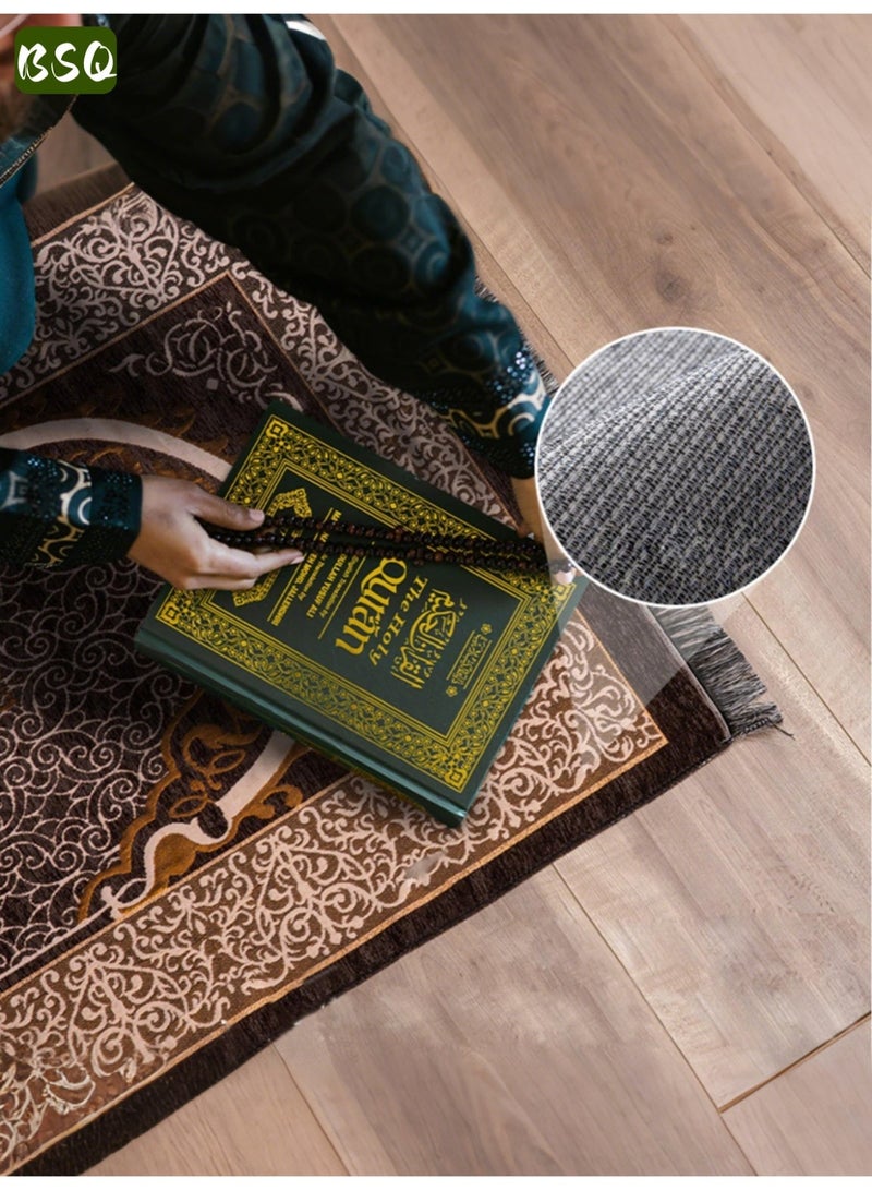 بي إس كيو سجادة صلاة ومسبحة للمسلمين | سجادة صلاة إسلامية | تصميم فاخر منقوش مانع للانزلاق | تأتي مع علبة هدايا أسطوانية أنيقة | هدية إسلامية للعيد ورمضان | سجادة صلاة محمولة | 120 × 70 سم | مناسبة للصلاة، والحج، ورمضان - Image 5